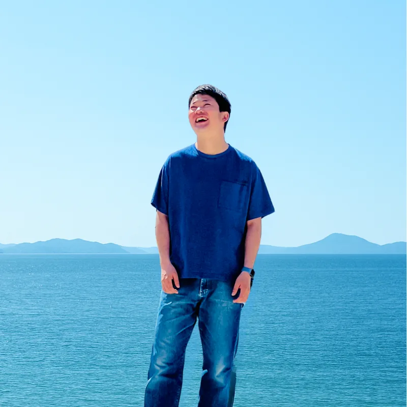 講師・村上周平（しゅうへい）。瀬戸内の海を背に笑う、いつもの海アイコン